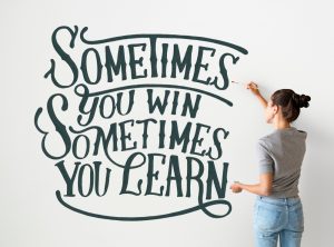 Incluye frases inspiradoras en tu decoración