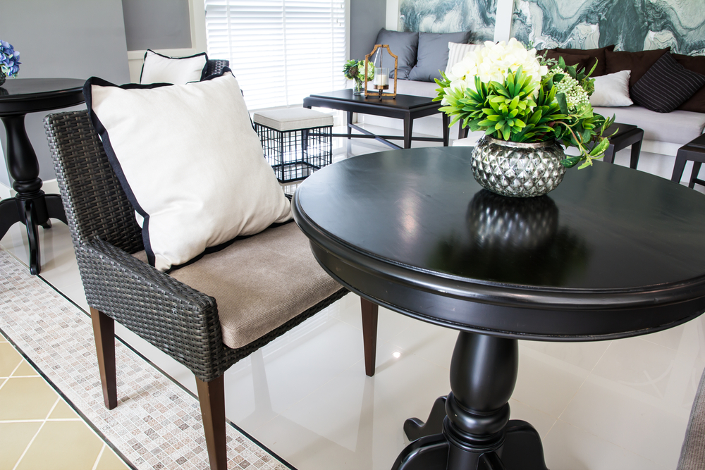 Mesa circular de madera.