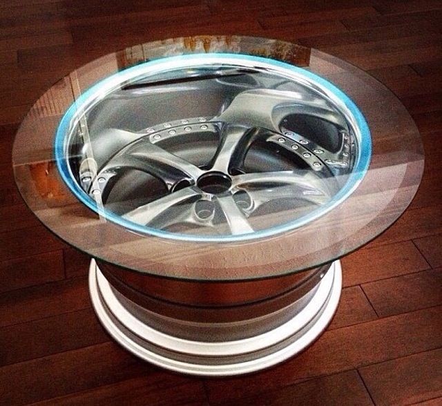 Mesa hecha con llanta.