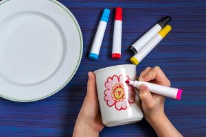 Cómo personalizar tazas con rotuladores