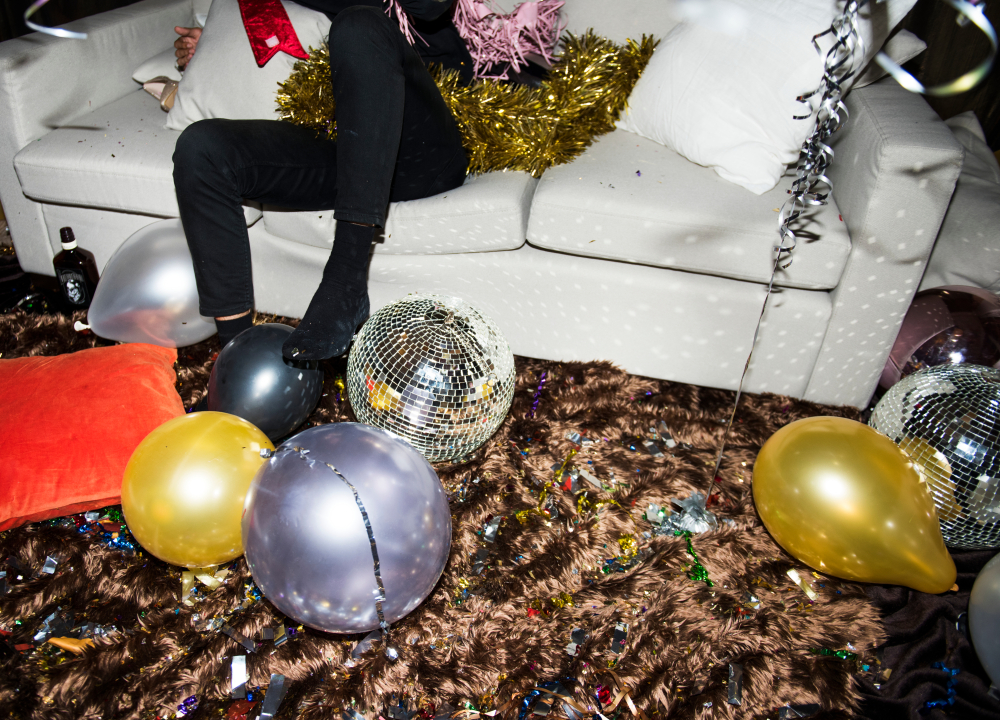 Acondicionar una habitación para Nochevieja.