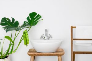Baño integrado en la naturaleza