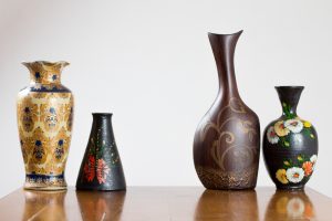 Jarrones de madera hechos por artesanos