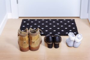 Dile no a los zapatos dentro de casa
