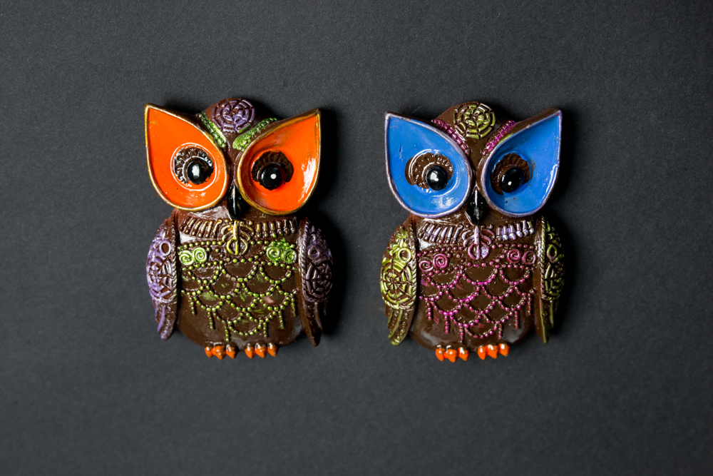 Ceramic owls are a charming and original way to decorate your home.