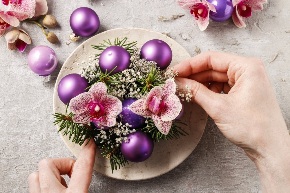 Centro de mesa con ramas.