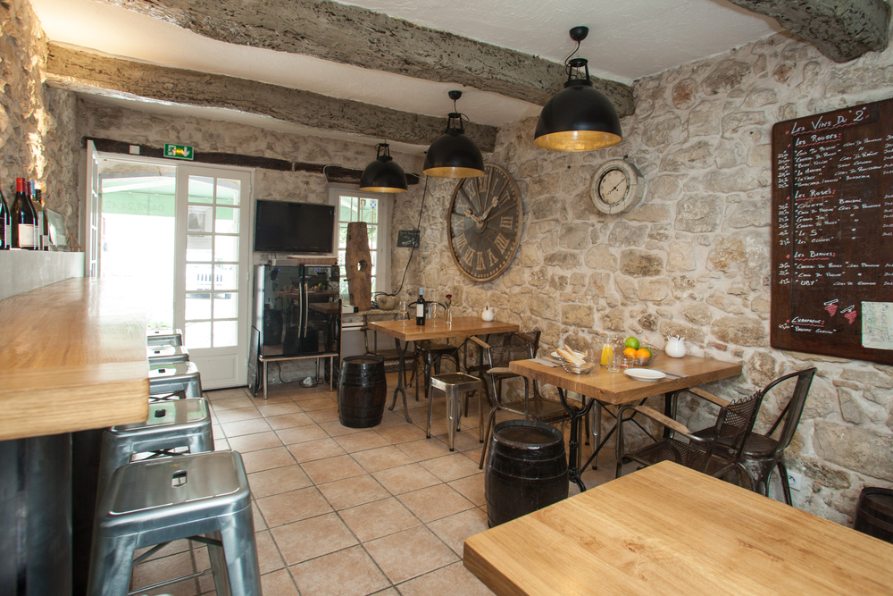 Decoración de un bar rústico.