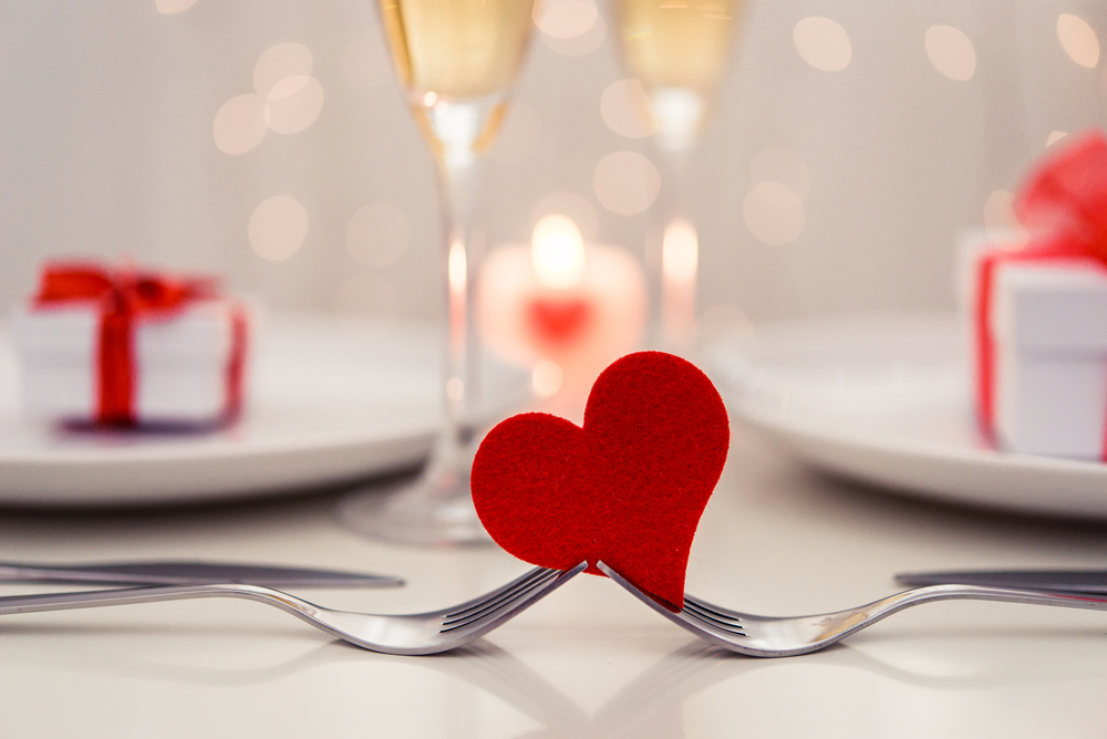 Decorar una cena romántica.