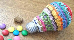 Reutilización de bombillas para decoración navideña