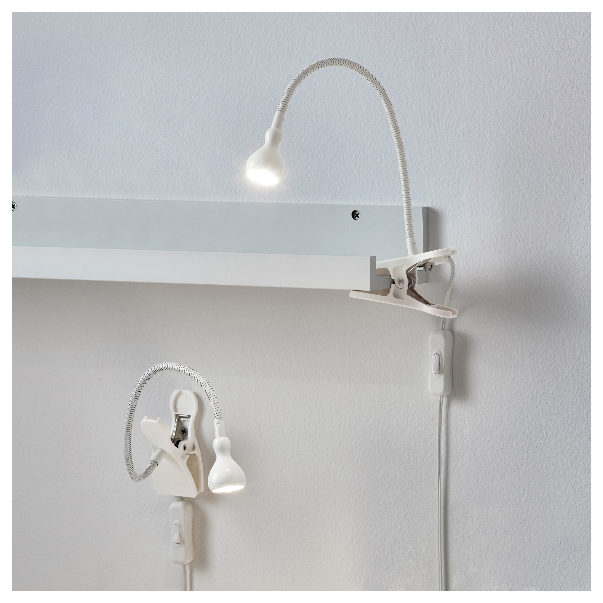 La iluminación es un aspecto importante en los pisos de soltera.