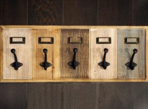 Realiza tu propio perchero con palés