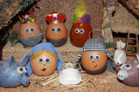 Portal de belén con huevos.