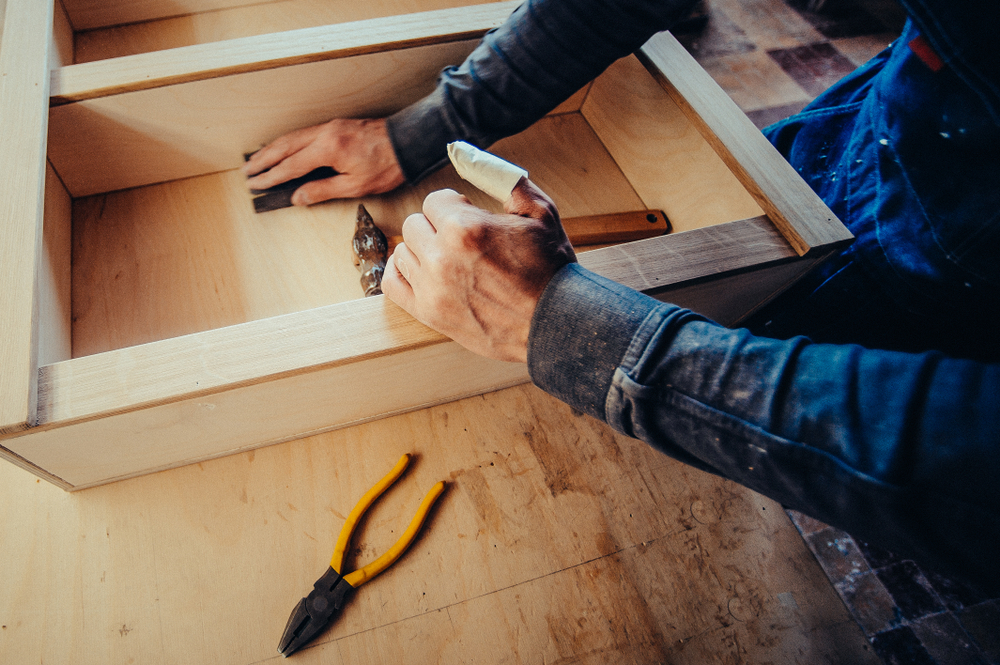 Preparar los tablones de madera.