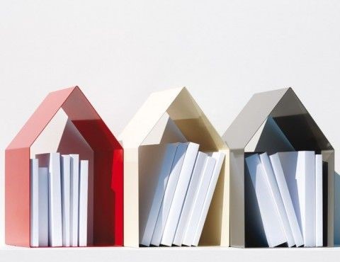 Sujetalibros de cartón pintado.