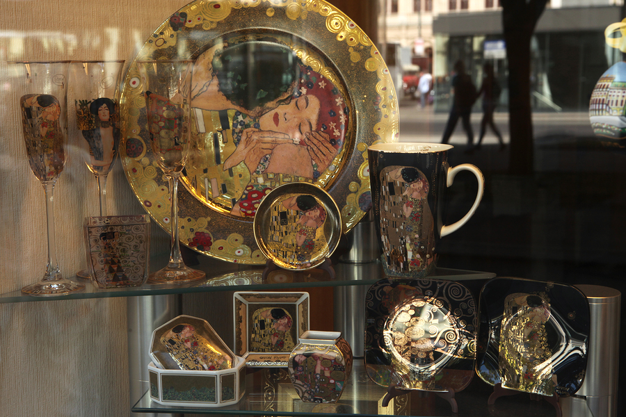 La decoración inspirada en la obra de Klimt.