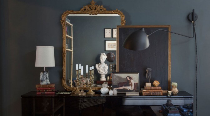 Esempio di stratificazione murale in colori scuri.