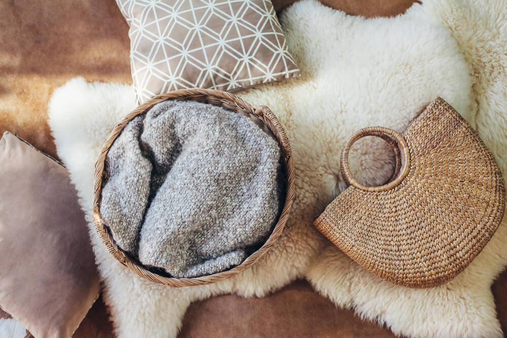 Alfombra de lana tintada.