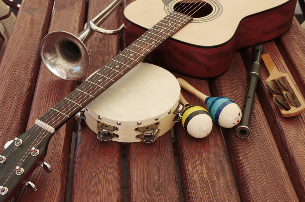 Conjunto de instrumentos musicales.