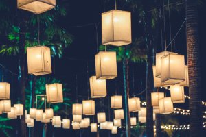 Diseño de lámparas en forma de cubo