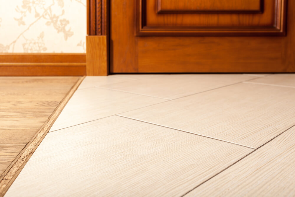 Elegir suelos enlosados.