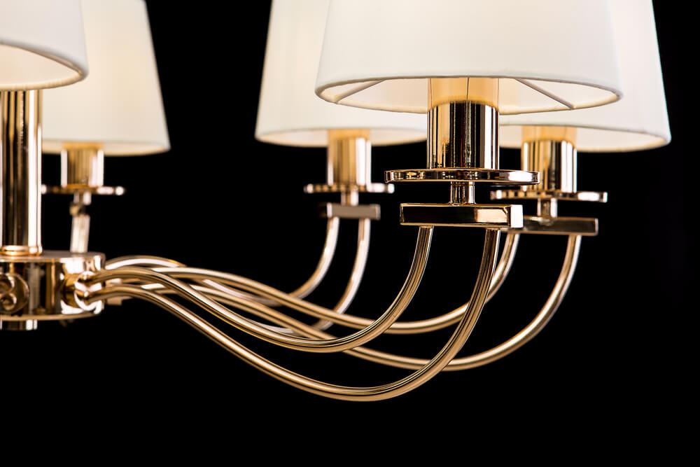 Iluminación en estancias de color negro.