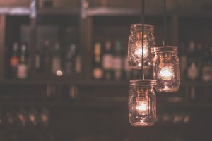 Maneras de utilizar el menaje del hogar para hacer lámparas