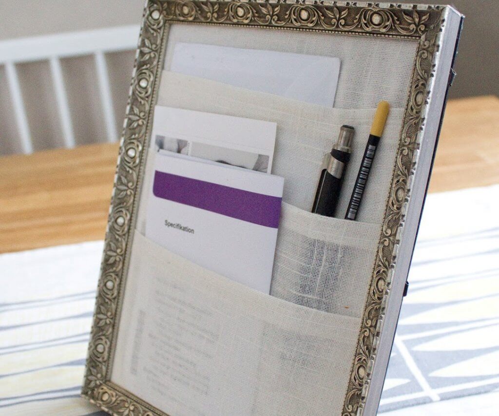 Marco organizador de mesa.