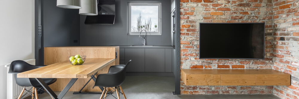 Mesa de madera y metal.