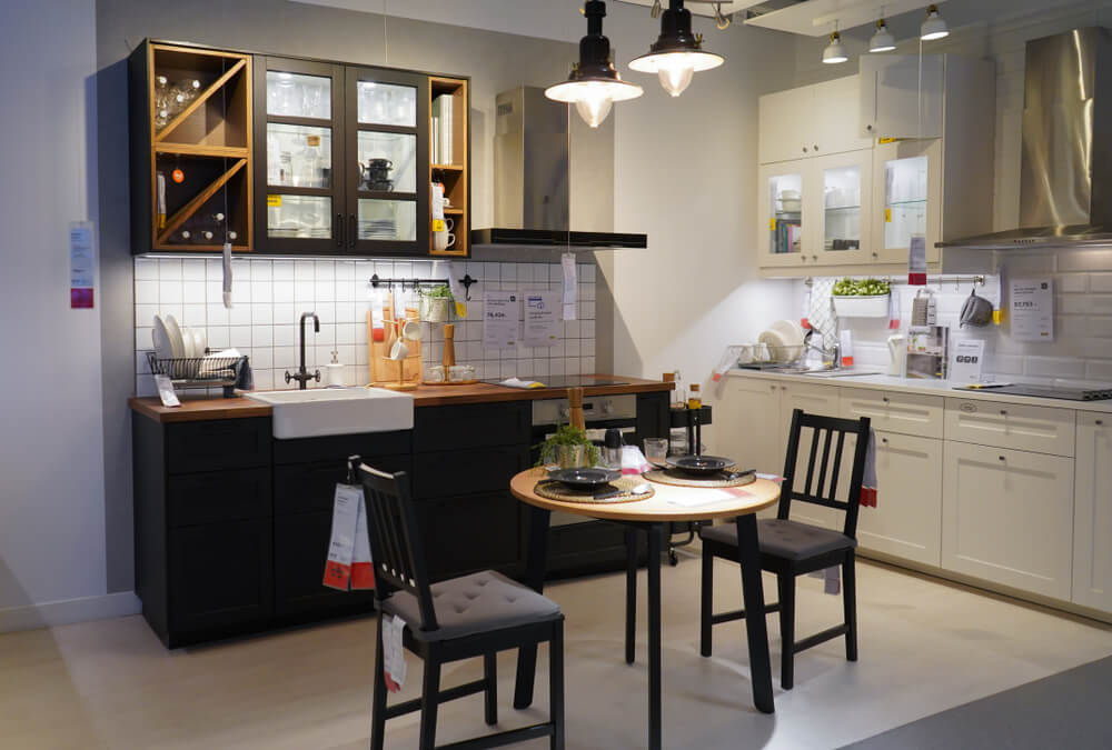 Mobiliario de cocina en escaparate.