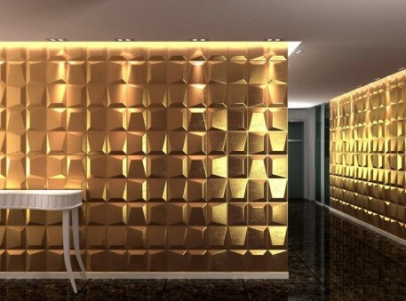 Revestimiento de pared dorado.