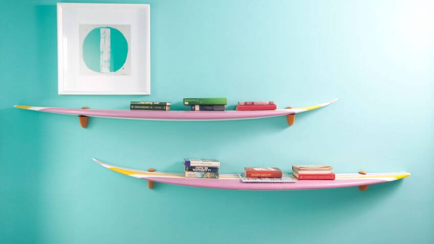 Tablas de surf con estantes.