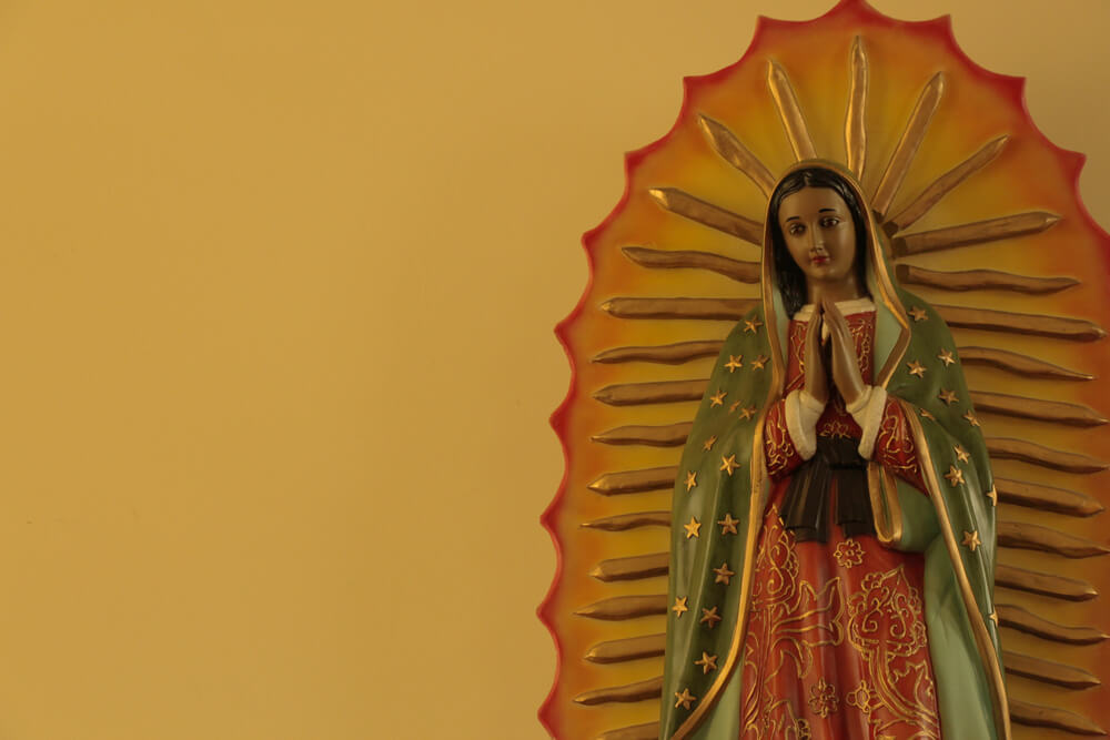 Estatua de una virgen.