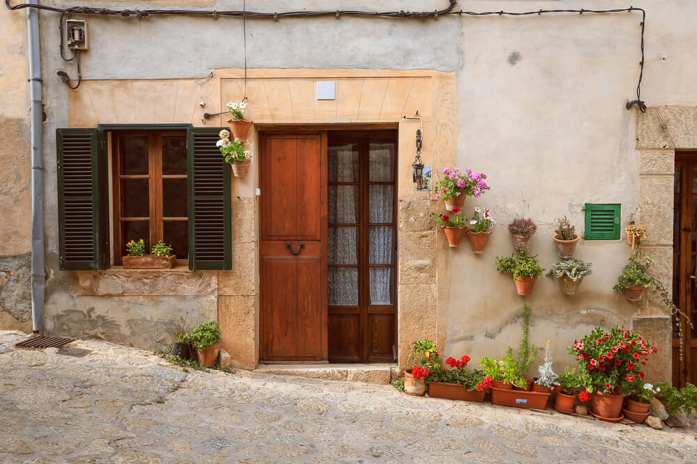 Fachada para casa de cemento.