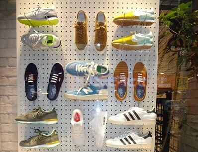 Panel perforado para escaparate.