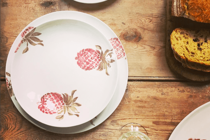 Platos estampados de cerámica.