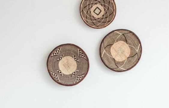 Platos de fibras naturales.