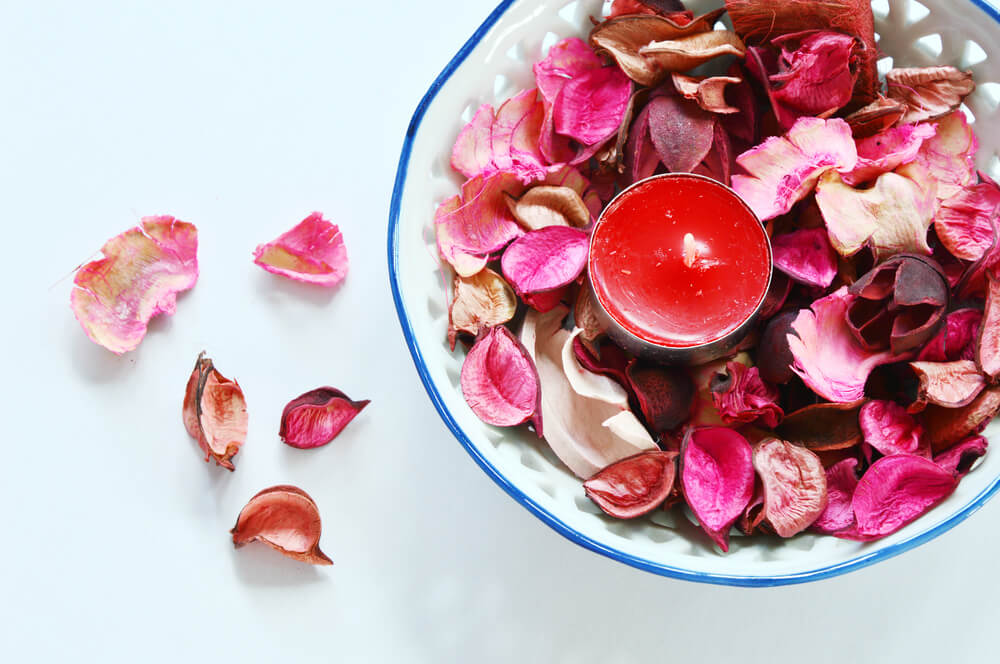 Popurrí con una vela.