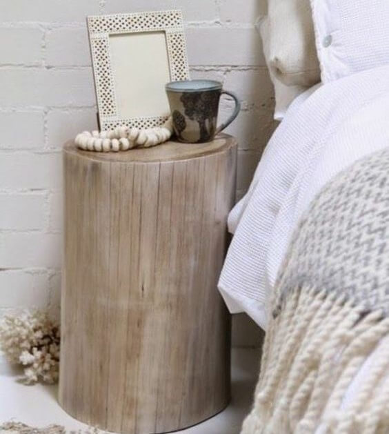 Tronco como mesilla.