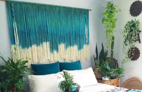 Cabecero hecho con flecos.