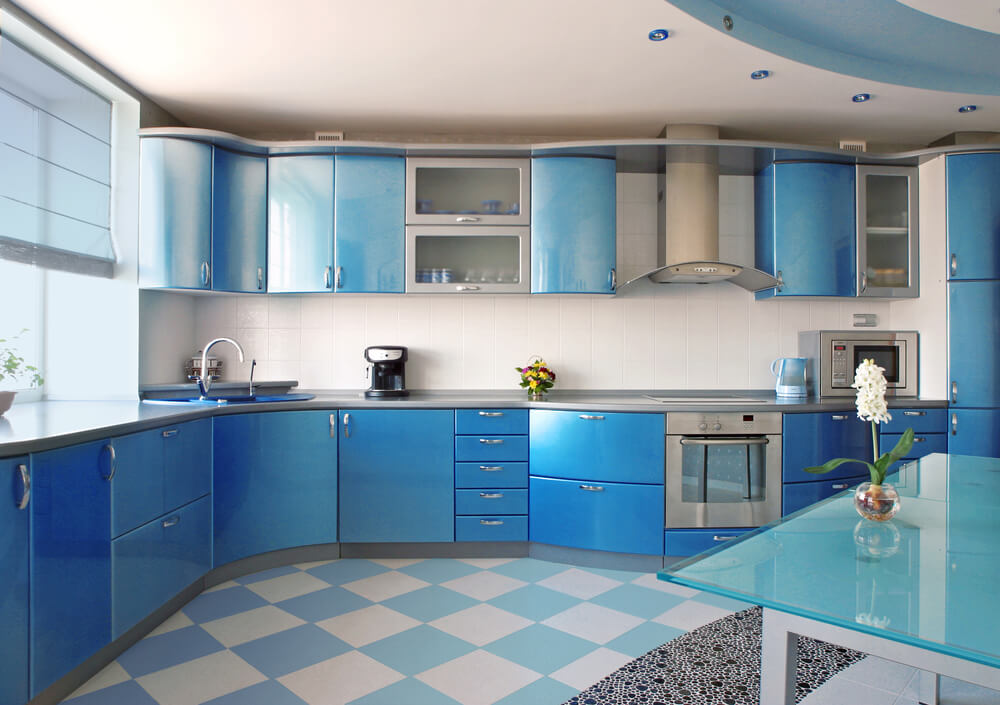 Cocina azul cielo.