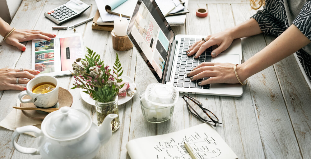 Comprar elementos de decoración.