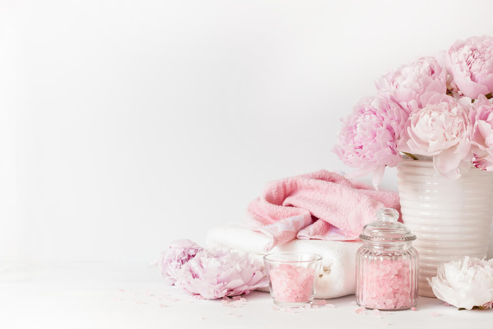 Flores rosas para el baño.