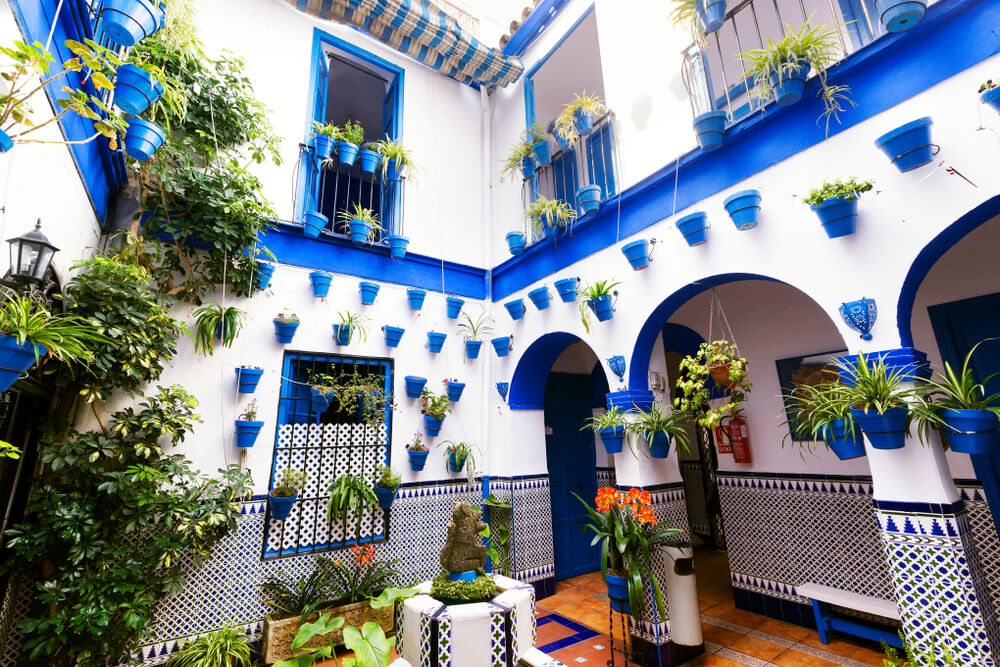 Patio andaluz azul.