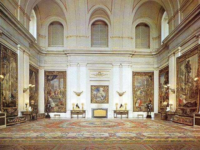 Salón de Alabarderos del Palacio Real de Madrid.
