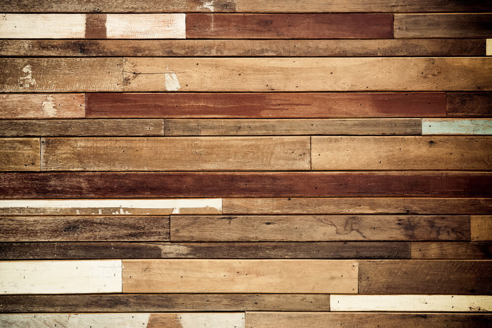 Suelo de madera rayado.