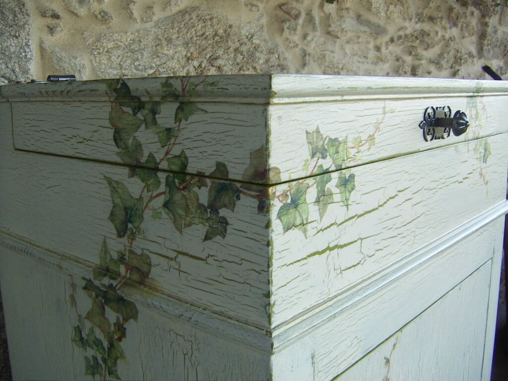Técnica de craquelado en los muebles.