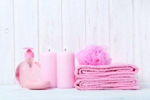 Toques rosas para el baño