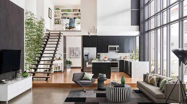 Ventanales en el espacio inferior.