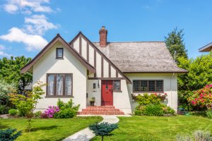 ¿Cómo decorar el camino de entrada de tu casa?