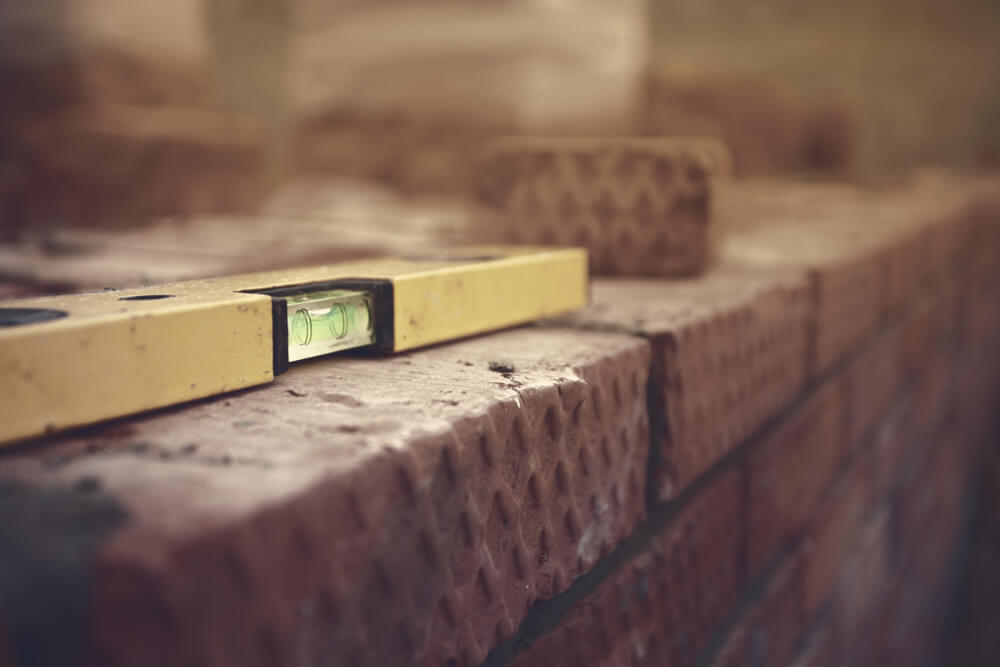 Nivelar la superficie de hormigón.